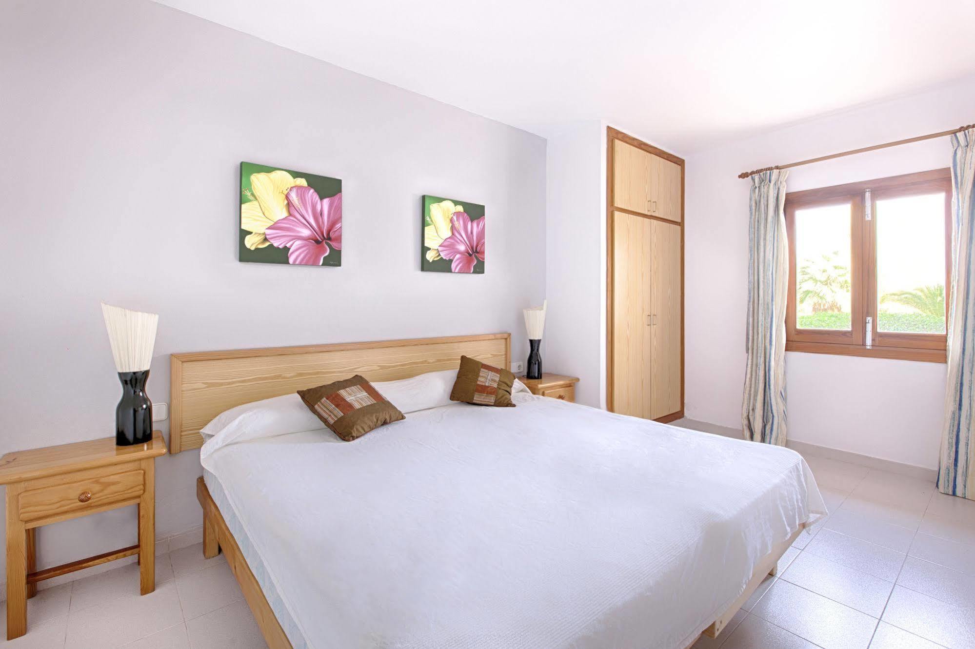 Apartamentos Colomar Santa Eulària des Riu Kültér fotó